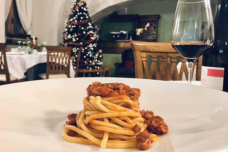 Spaghettoni con salsiccia piccante (Il Frantoio Ducale, come a casa per abbondanza e accoglienza)