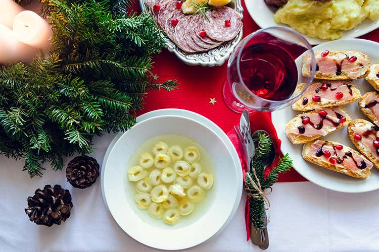 Vince il menu tipico regionale  - Il Natale alla fine sarà... tricolore con spumante e ricette regionali