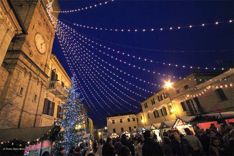 Arriva Il Natale che non ti aspetti per accendere le Marche tra luci e sapori