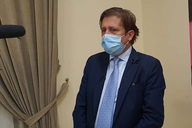 Pierpaolo Sileri - Il futuro delle filiera della carne Spesa a casa e corsi all'Università Pierpaolo Sileri - Il futuro delle filiera della carne Spesa a casa e corsi all'Università