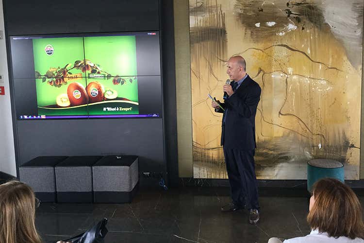Marino Silva - Il kiwi, anche a polpa gialla e più dolce Dai frutteti Zespri in Nuova Zelanda Marino Silva - Il kiwi, anche a polpa gialla e più dolce Dai frutteti Zespri in Nuova Zelanda
