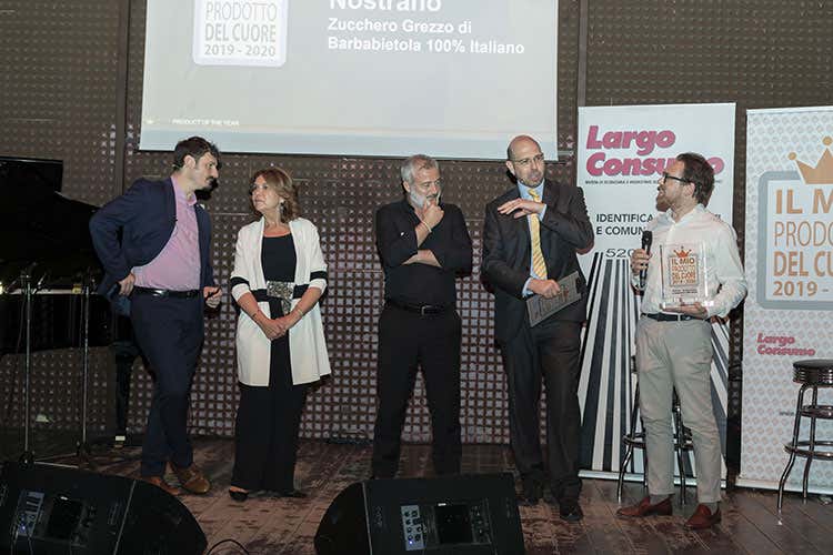 La consegna del premio a Italia Zuccheri (Il mio prodotto del cuoreA Nostrano il premio assoluto) La consegna del premio a Italia Zuccheri (Il mio prodotto del cuoreA Nostrano il premio assoluto)