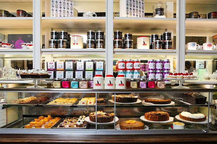 Il rito del tè all'inglese da Babingtons Tradizione a piazza di Spagna dal 1893 Il rito del tè all'inglese da Babingtons Tradizione a piazza di Spagna dal 1893