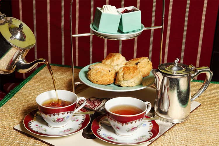 Il rito del tè all'inglese da Babingtons Tradizione a piazza di Spagna dal 1893 Il rito del tè all'inglese da Babingtons Tradizione a piazza di Spagna dal 1893