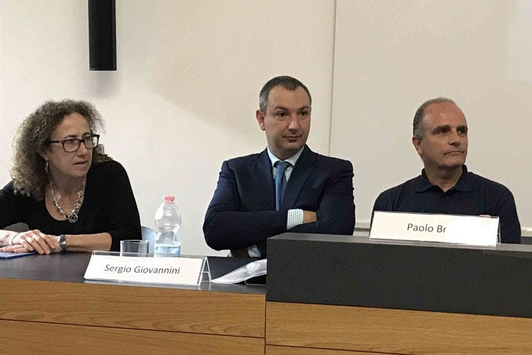 Nicoletta Ancona, Sergio Giovannini e Paolo Bray (Il ritorno dello storione cobiceUn efficace progetto di ripopolamento)