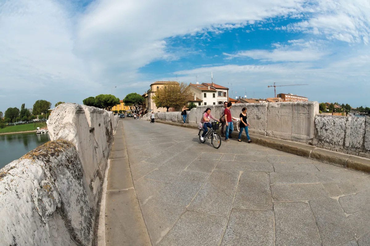 Il ponte di Tiberio a Rimini è la partenza della ciclabile della Valmarecchia 
