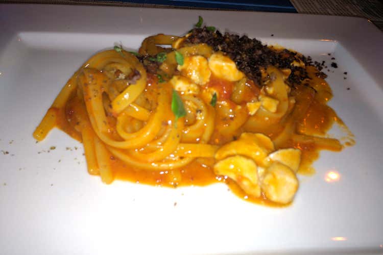 Linguine alla puttanesca di ricciola