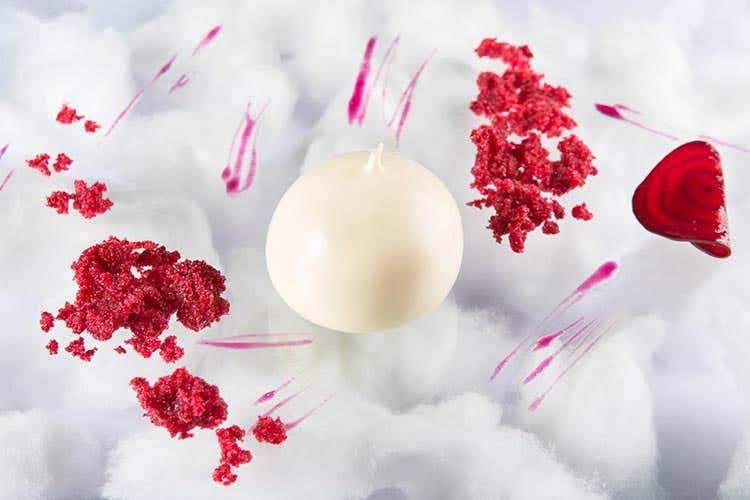 Dolce mozzarella di bufala, grattachecca di rapa rossa e lampone (Imàgo all'Hassler Roma Profumi d'autunno nel nuovo menu) Dolce mozzarella di bufala, grattachecca di rapa rossa e lampone (Imàgo all'Hassler Roma Profumi d'autunno nel nuovo menu)