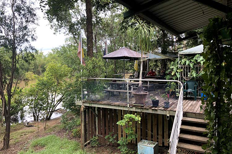 (I pub australiani autentici si visitano in elicottero)