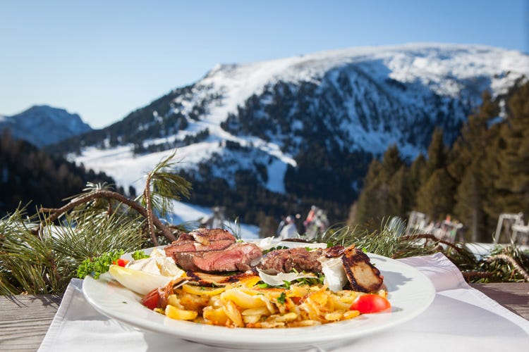 In Val dEga si scia ma non solo Nei rifugi menu a base di manzo locale