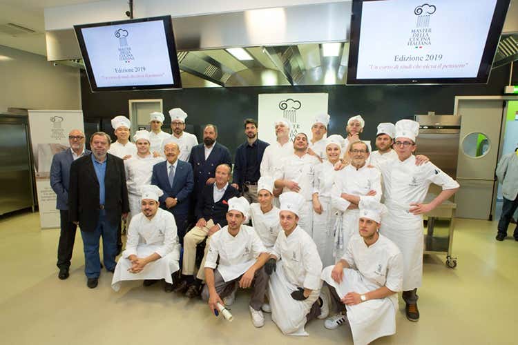 Alla cerimonia di chiusura del Master della Cucina Italiana (In cucina, dimenticare per ricordare La lectio magistralis di Gianni Mura)