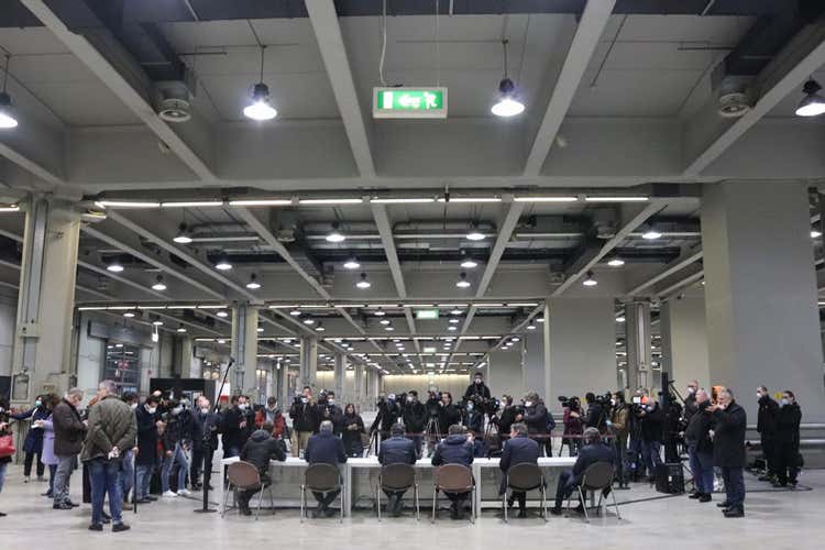 Terapia intensiva a FieraMilano Altro flop della sanità lombarda Terapia intensiva a FieraMilano Altro flop della sanità lombarda