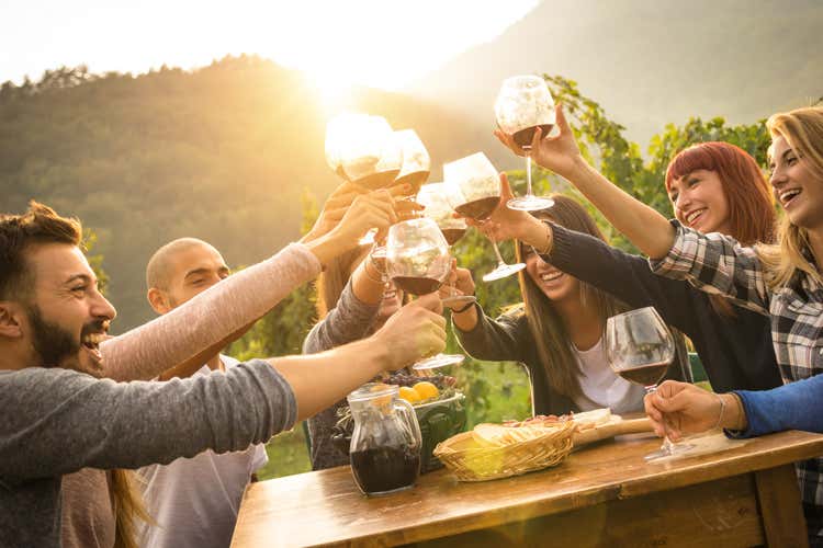 Vino, più consapevolezza tra i giovani Consumi aumentati del 12,5% in 2 anni Vino, più consapevolezza tra i giovani Consumi aumentati del 12,5% in 2 anni