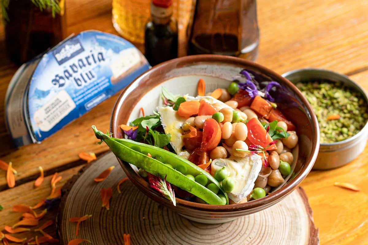 Gusto e salute nel piatto: l’insalata di legumi con Bavaria Blu di Riccardo De Pra