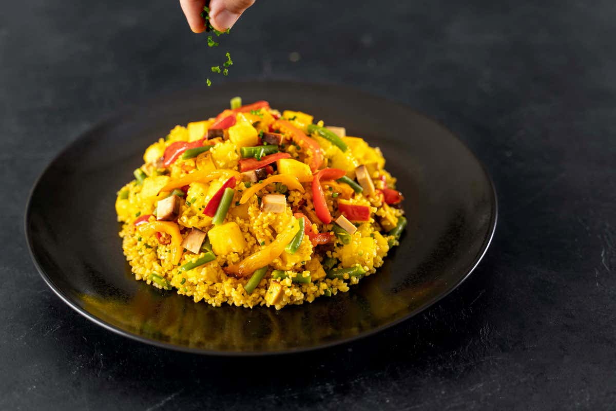 Insalata di bulgur con peperoni grigliati, fagiolini, tofu affumicato, ananas ed erba cipollina Bonduelle amplia il progetto Greenology: al via la “Semiotica del menù”