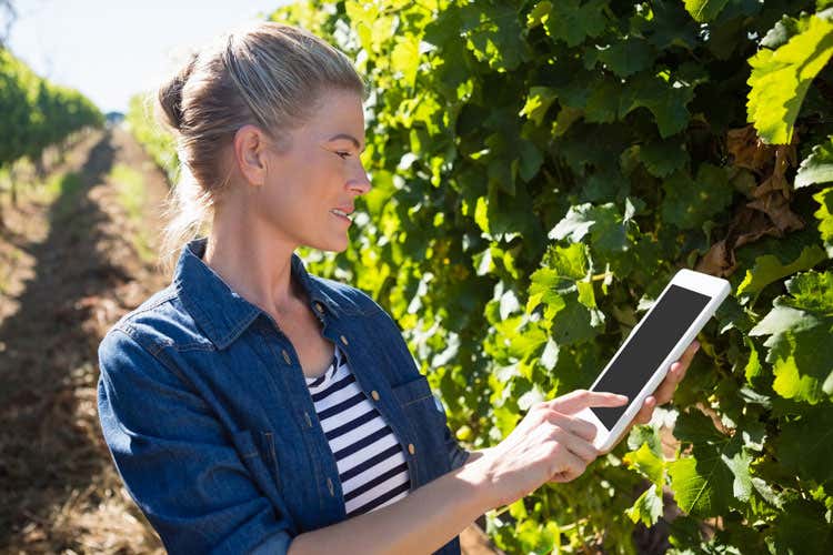 (L'Internet delle cose nei vigneti In Italia, mercato da 2,8 miliardi di euro) (L'Internet delle cose nei vigneti In Italia, mercato da 2,8 miliardi di euro)