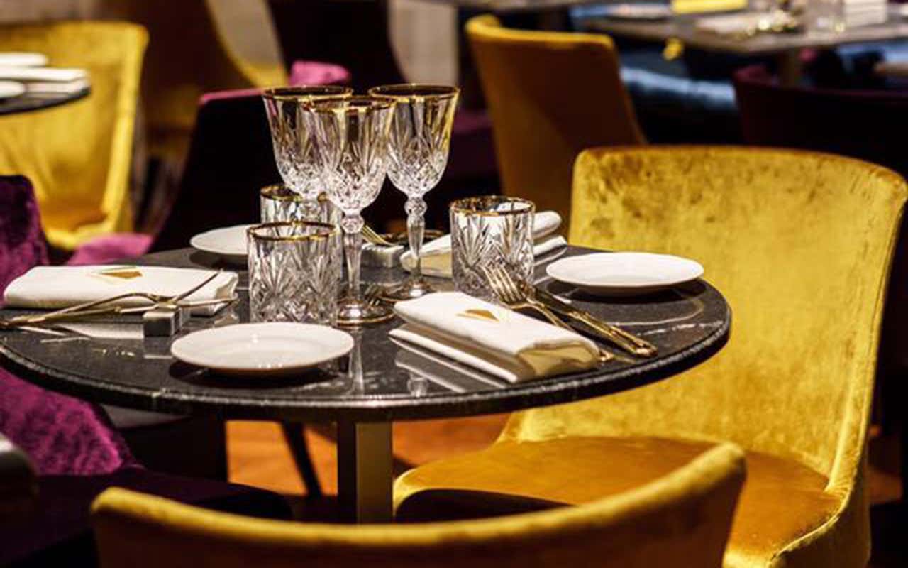 Interno Come nel Grande Gatsby: il glamour anni 30 al Valentyne Restaurant