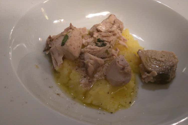 Intimo, grazioso e dal menu snello Winehouse spicca sulle colline di S ...