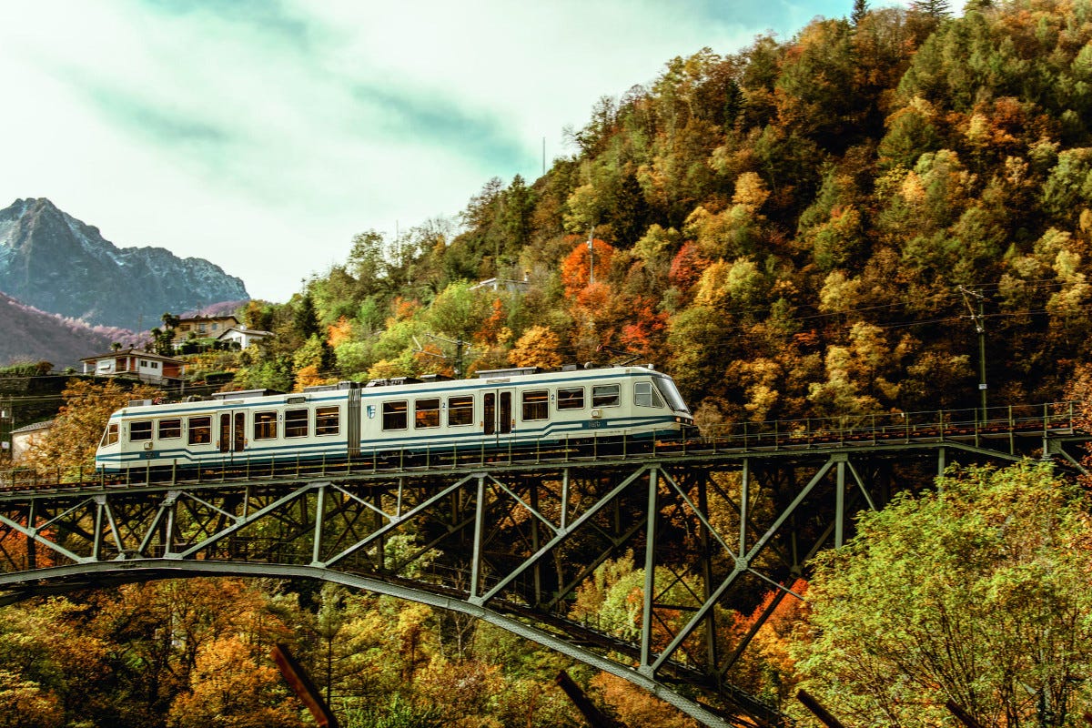 Il treno del foliage. Foto: Intragna Zug Switzerland Tourism  Rob Lewis Escursioni da non perdere nel variopinto autunno ticinese