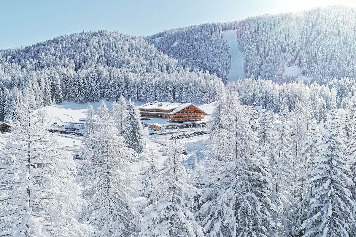 Il Bad Moos immerso nella neve  Vacanza d'amore al Bad Moos: tra argilla e fieno come in luna di miele