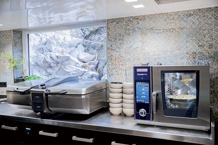 I sistemi di cottura Rational soddisfano infatti tutte le caratteristiche obbligatorie necessarie per accedere all’agevolazione - Investire in tecnologia Con Rational si risparmia I sistemi di cottura Rational soddisfano infatti tutte le caratteristiche obbligatorie necessarie per accedere all’agevolazione - Investire in tecnologia Con Rational si risparmia