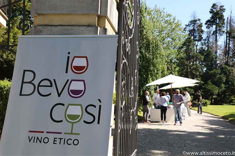 Io Bevo Così, successo per la 4ª edizione Oltre 450 vini da 97 produttori Io Bevo Così, successo per la 4ª edizione Oltre 450 vini da 97 produttori