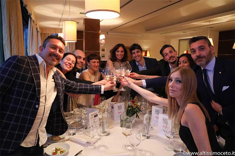 Io Bevo Così, successo per la 4ª edizione Oltre 450 vini da 97 produttori Io Bevo Così, successo per la 4ª edizione Oltre 450 vini da 97 produttori