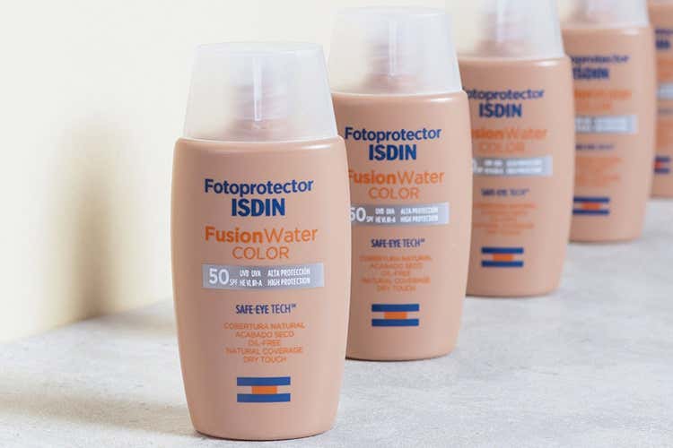 (Isdin Fotoprotector Fusion Water Fusione perfetta tra protezione e glamour)