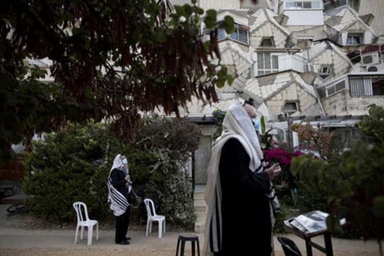 La preghiera sarà consentita, ma solo in luoghi idonei e severamente a distanza - Israele, il primo Paese al mondo a imporre un secondo lockdown La preghiera sarà consentita, ma solo in luoghi idonei e severamente a distanza - Israele, il primo Paese al mondo a imporre un secondo lockdown