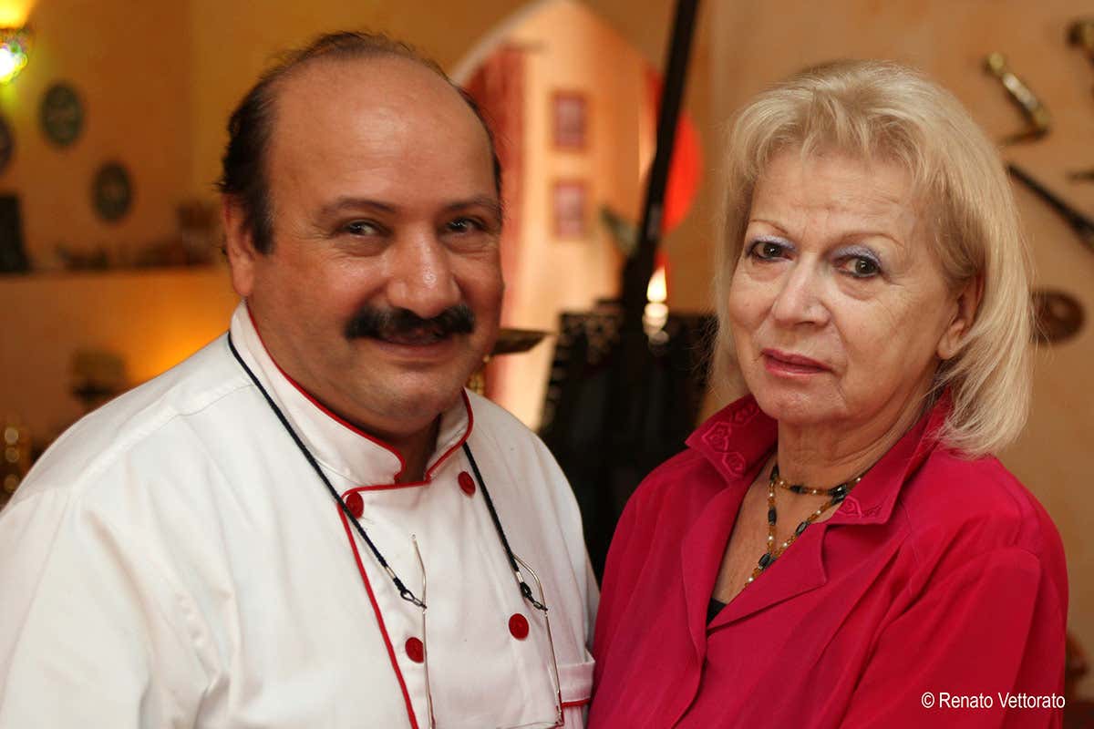 Issa Gweinat con la moglie Luciana D&rsquo;Andrea (foto: Renato Vettorato) Addio Issa, re della cucina giordana in Italia