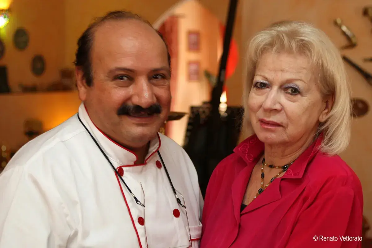 Issa Gweinat con la moglie Luciana D&rsquo;Andrea (foto: Renato Vettorato) Addio Issa, re della cucina giordana in Italia