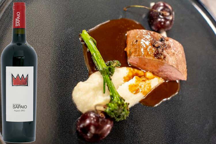 Sella di capriolo con crema di sedano, in abbinamento a Sapaio 2016 Podere Sapaio (L'Italia del vino La complessità della Toscana) Sella di capriolo con crema di sedano, in abbinamento a Sapaio 2016 Podere Sapaio (L'Italia del vino La complessità della Toscana)