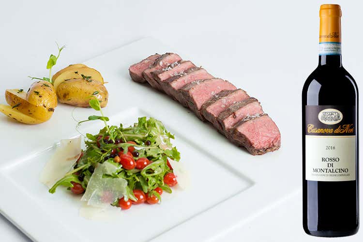 Filetto di maiale con rucola e parmigiano, in abbinamento a Rosso di Montalcino 2016 Casanova di Neri (L'Italia del vino La complessità della Toscana) Filetto di maiale con rucola e parmigiano, in abbinamento a Rosso di Montalcino 2016 Casanova di Neri (L'Italia del vino La complessità della Toscana)