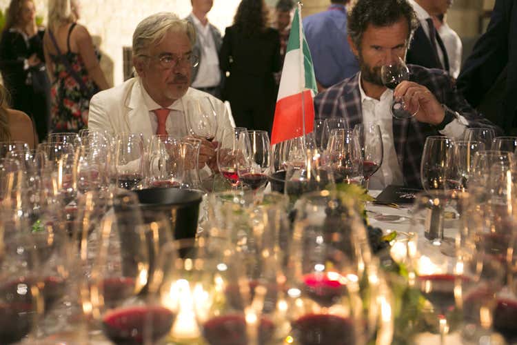 Giancarlo Giannini e Carlo Cracco - Italia e Francia ancora a confronto Stavolta la partita &egrave; tra i migliori vini