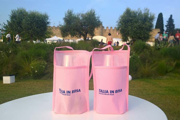 Italia in Rosa, dal Salento al Garda 200 etichette da ben 141 produttori Italia in Rosa, dal Salento al Garda 200 etichette da ben 141 produttori