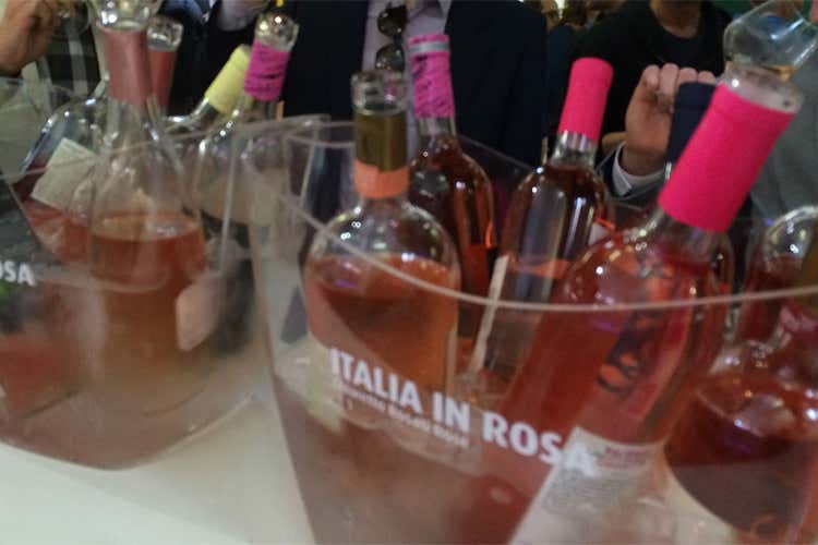 Italia in Rosa, dal Salento al Garda 200 etichette da ben 141 produttori Italia in Rosa, dal Salento al Garda 200 etichette da ben 141 produttori