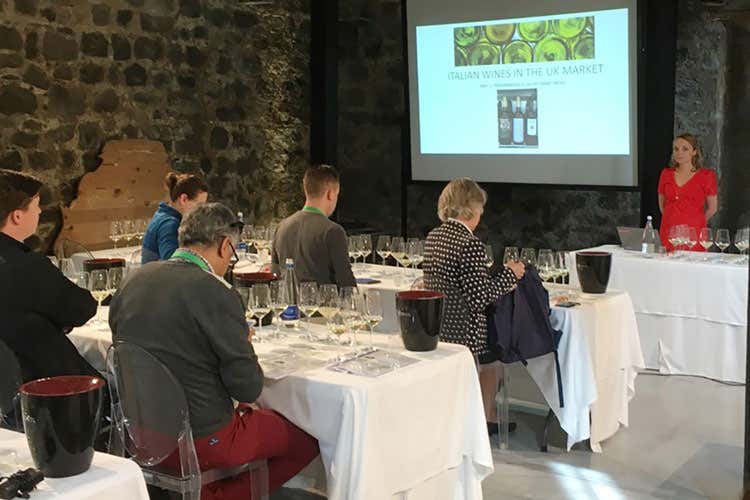 (Il vino italiano necessità di più qualità In Sicilia incentivi e consulenze) (Il vino italiano necessità di più qualità In Sicilia incentivi e consulenze)