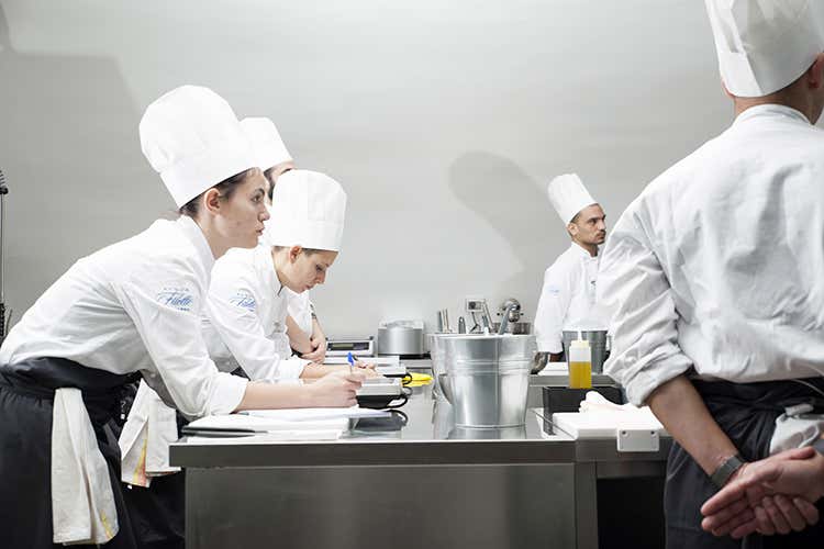 (Italian Kitchen Academy Al via i nuovi corsi di cucina e pasticceria) (Italian Kitchen Academy Al via i nuovi corsi di cucina e pasticceria)