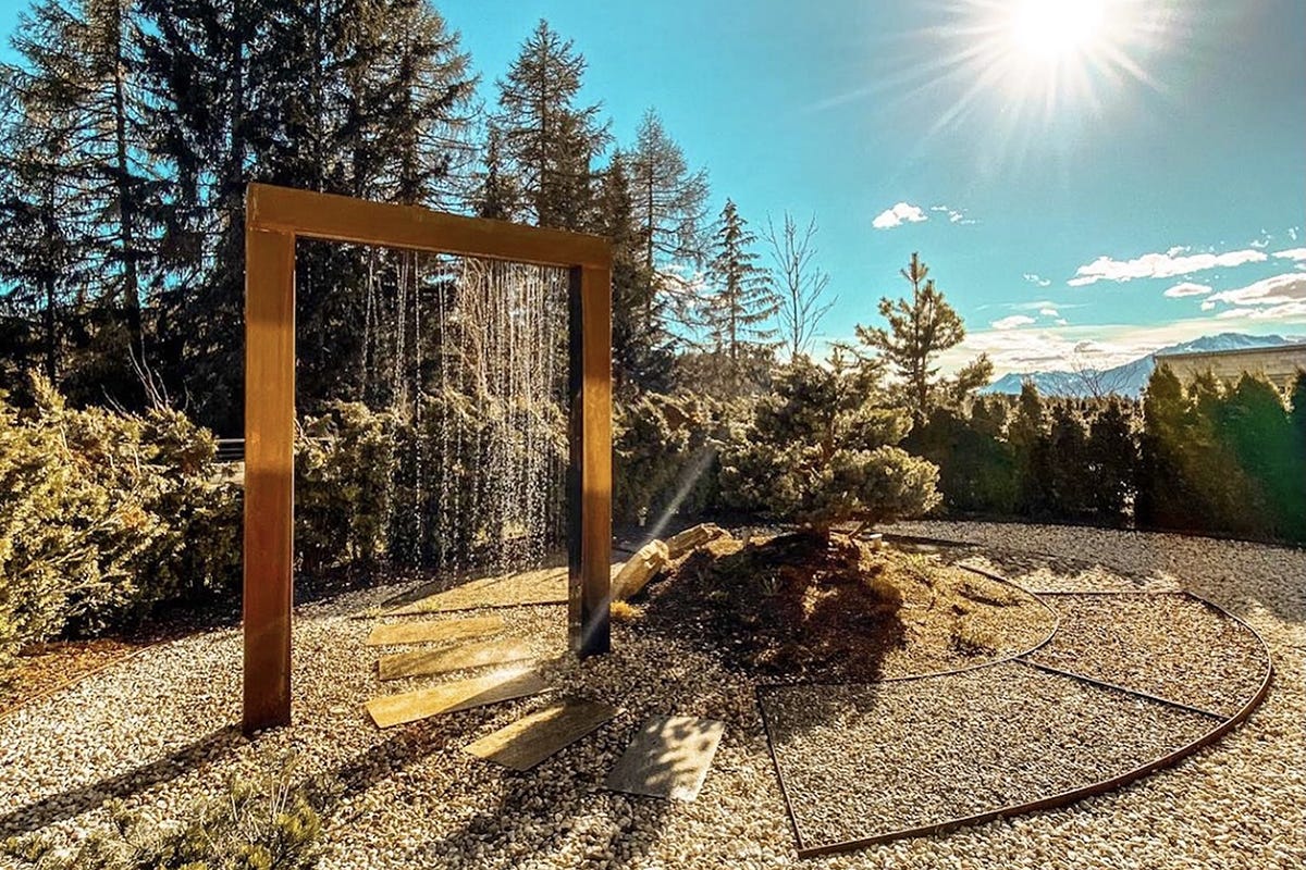 Josef Mountain Resort ha pensato di portare il bosco all’interno della spa L’altra faccia della natura alpina? Ecco cosa fare di diverso in montagna