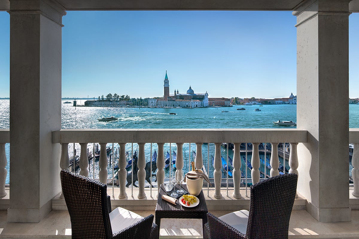 Junuir suite Una finestra su Venezia: tuffo nella storia all’Hotel Londra Palace
