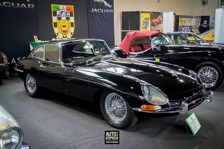 La jaguar E-Type di Diabolik Auto e Moto d&rsquo;Epoca, che passione!