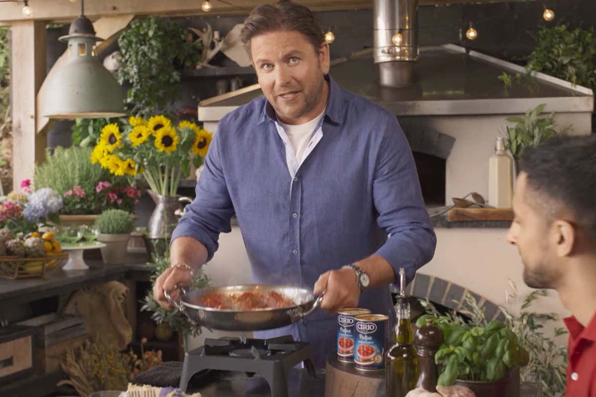 Lo chef James Martin e Cirio Cirio nelle tv inglesi con lo chef James Martin