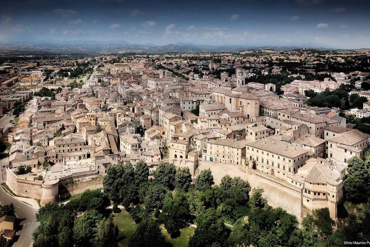 Jesi (credito foto: Maurizio Paradisi) Tappa gastronomica a Jesi: ecco cosa e dove mangiare Jesi (credito foto: Maurizio Paradisi) Tappa gastronomica a Jesi: ecco cosa e dove mangiare