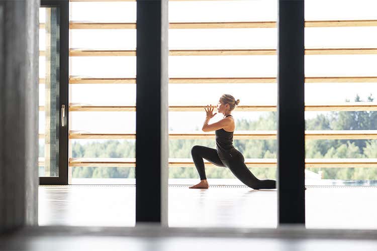 Lo stile Jivamukti Yoga integra gli aspetti spirituali nella vita moderna Primavera all&rsquo;Adler Lodge Ritten tra lusso, natura, salute e relax