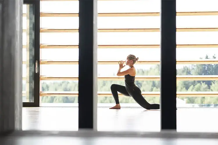 Lo stile Jivamukti Yoga integra gli aspetti spirituali nella vita moderna Primavera all&rsquo;Adler Lodge Ritten tra lusso, natura, salute e relax