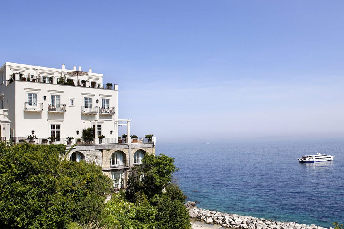 Unico albergo dell'isola ad avere accesso diretto alla spiaggia J.K. Place Capri, rifugio bianco sull’isola azzurra