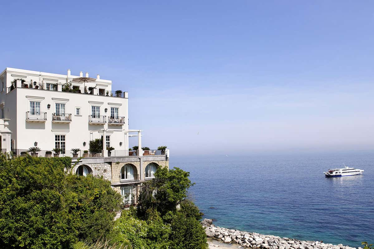 Unico albergo dell'isola ad avere accesso diretto alla spiaggia J.K. Place Capri, rifugio bianco sull’isola azzurra Unico albergo dell'isola ad avere accesso diretto alla spiaggia J.K. Place Capri, rifugio bianco sull’isola azzurra