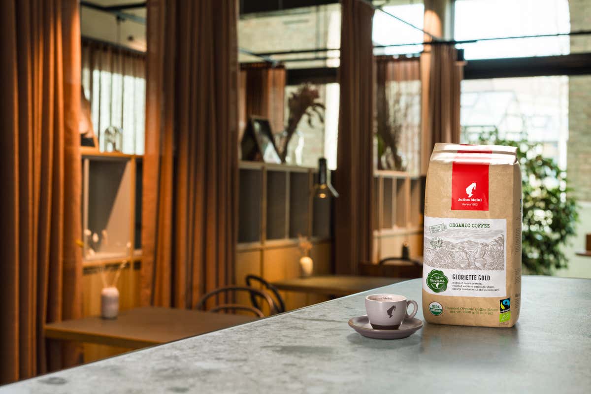 Caffè e pasticceria si incontrano nel Chocolate Almond Latte di Raffy Vajio