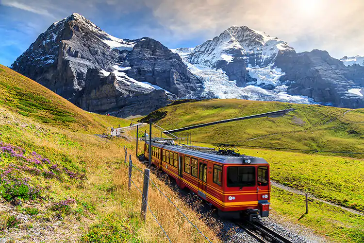 Per la prima volta nella sua storia, la ferrovia a cremagliera della Jungfrau ha annunciato una perdita netta Ferrovia pi&ugrave; alta d&rsquo;Europa in rosso: pesa la perdita dei turisti