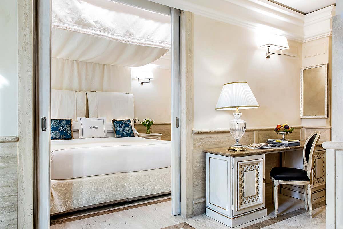 Hotel Barocco: charme romano con vista su Piazza Barberini e colazione d’autore